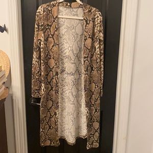 Snake skin duster